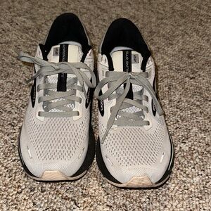 Brooks Adrenaline GTS Running Shoes in Gray